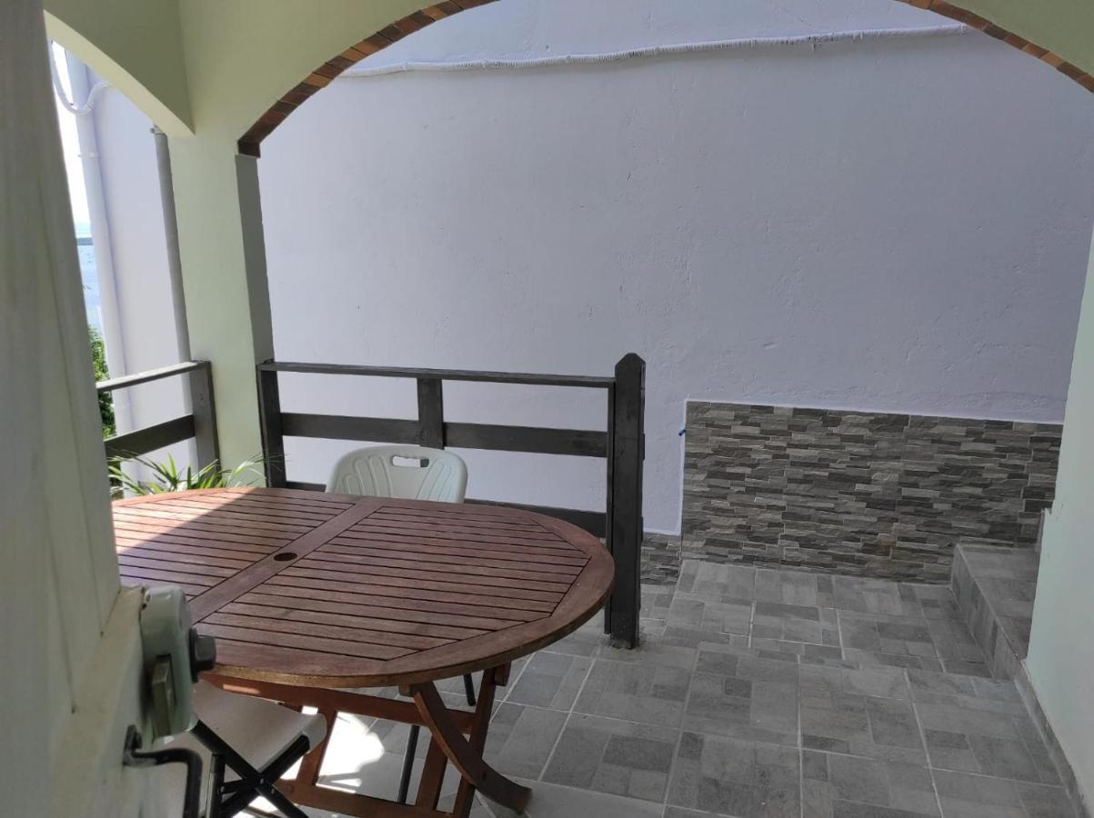 "Au Magnifique Vue " Villa Le Marin Bagian luar foto
